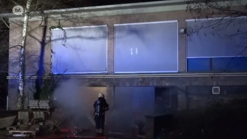 Hangjongeren stichten brand in leegstaand OCMW-gebouw in Houthalen-Helchteren