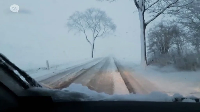 Verkeerschaos door sneeuw: meer dan 500 km file