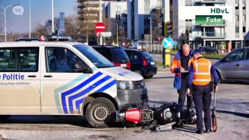 Motorrijder onder combi bij politieachtervolging in Hasselt