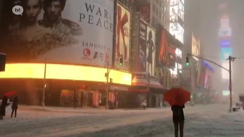 Hasselaar tijdens sneeuwstorm Jonas in de VS: "Sneeuw tot aan mijn knieën. Buitenkomen gaat niet."