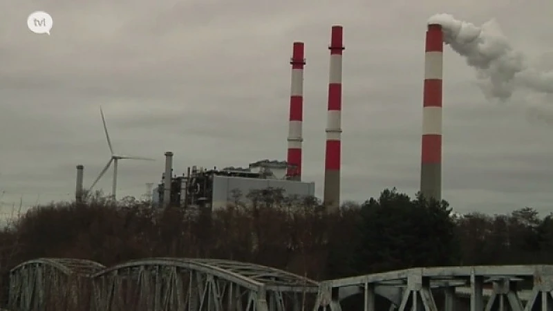 Donkere wolken boven Genkse stroomcentrale