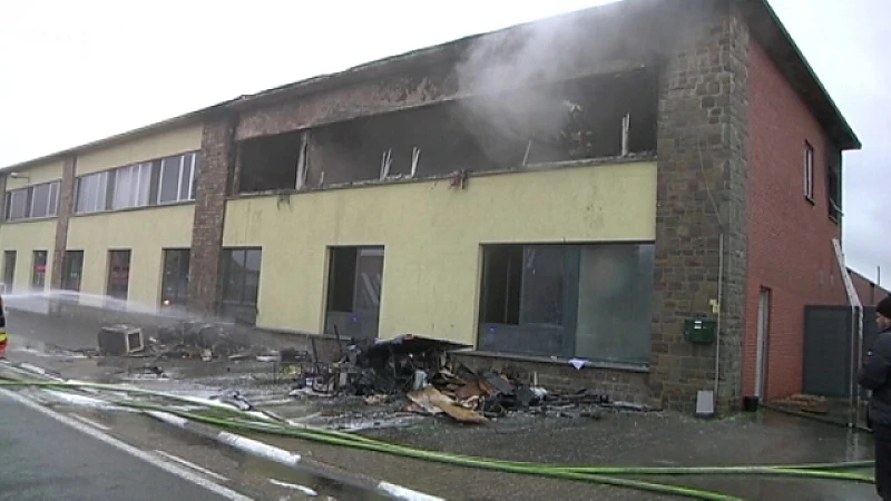 Zware woningbrand in Lommel, studio brandt uit in Hasselt
