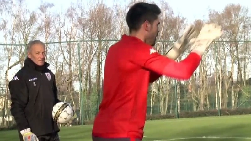 Looienaar Jos Beckx traint wereldster Victor Valdes