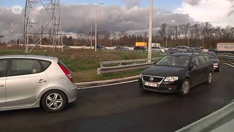 Verkeersproblemen bij eerste weekendopening Ikea