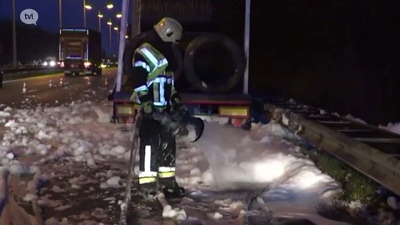 Lange file op E314 door brandende truck in Zonhoven