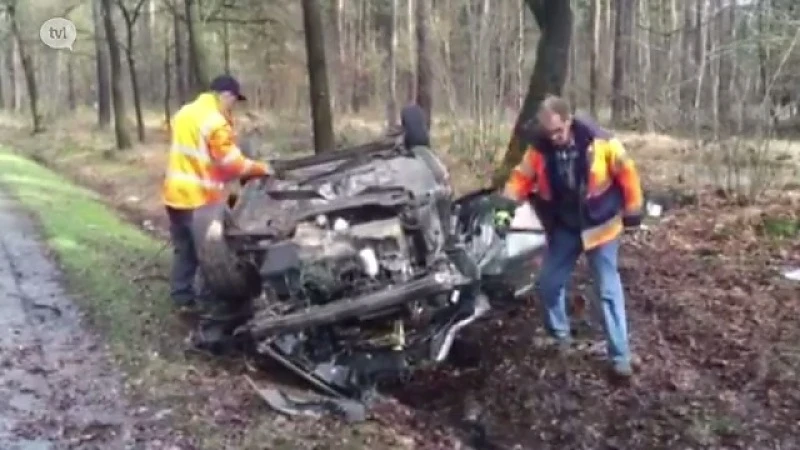 Bestuurder in Lanaken belandt op zijn kop in de berm