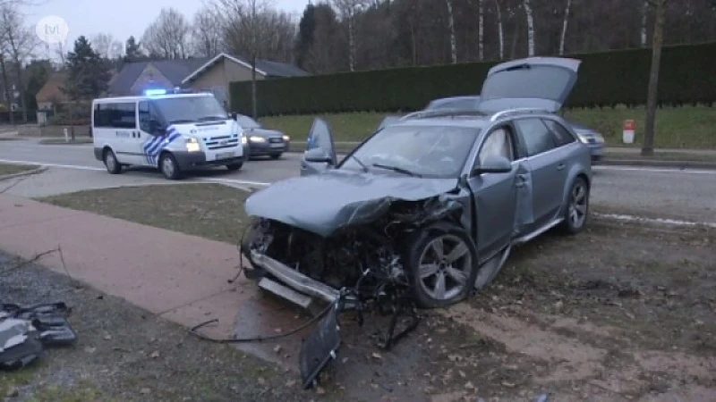 Bestuurder ramt schoolbus in Zutendaal