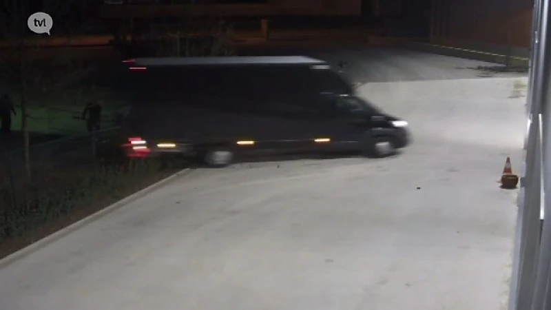 Dieven stelen bestelwagen om diefstal te plegen bij buurman