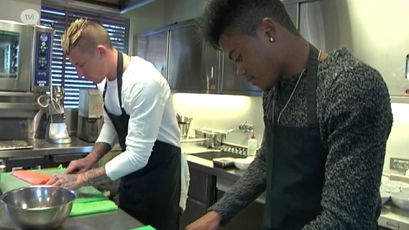 Spelers Racing Genk worden keukenpieten