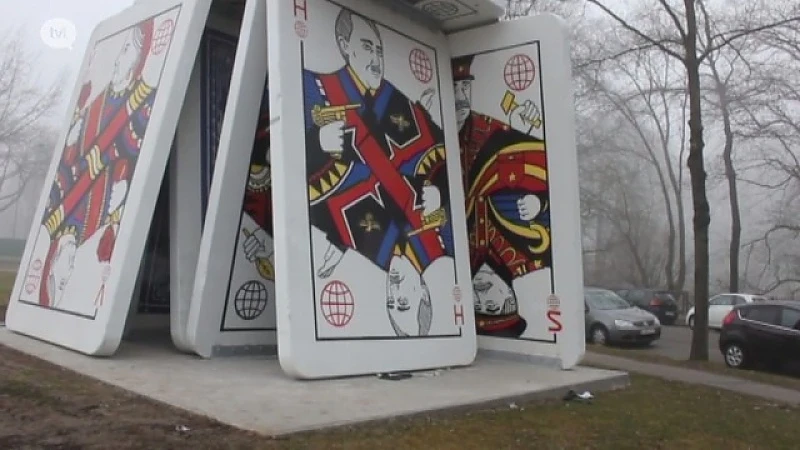 Onbekenden pakken omstreden Hitlerkunstwerk in Sint-Truiden weer uit