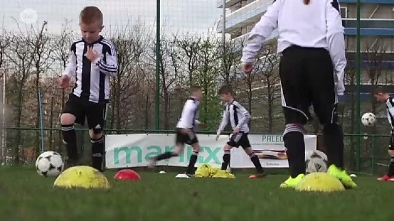 Limburgse voetballertjes op Juventus-kamp