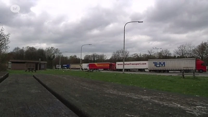 Vrachtwagens kunnen niet meer parkeren langs E314