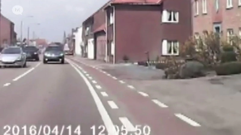 Wegpiraat in Bilzen haalt auto's voorbij net voor bocht