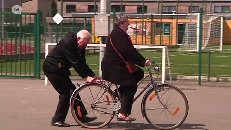 Truiense integratiedienst leert volwassenen fietsen