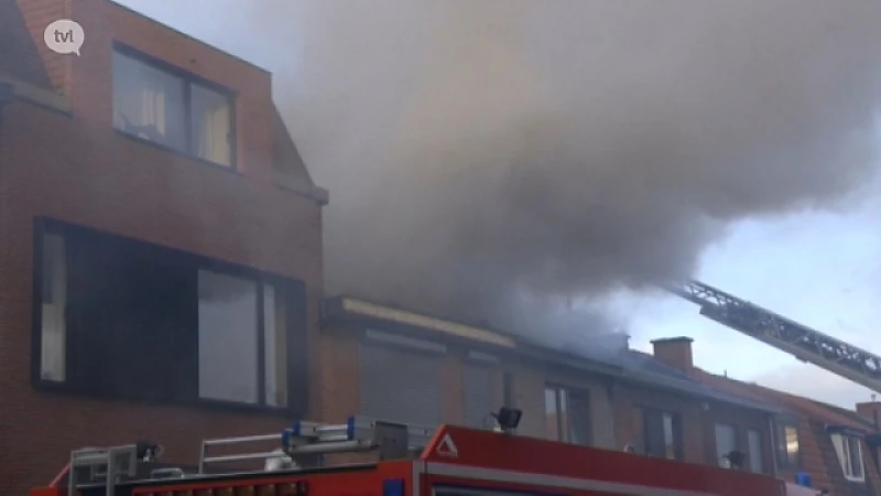 Drie huizen onbewoonbaar na zware brand in Hasselt