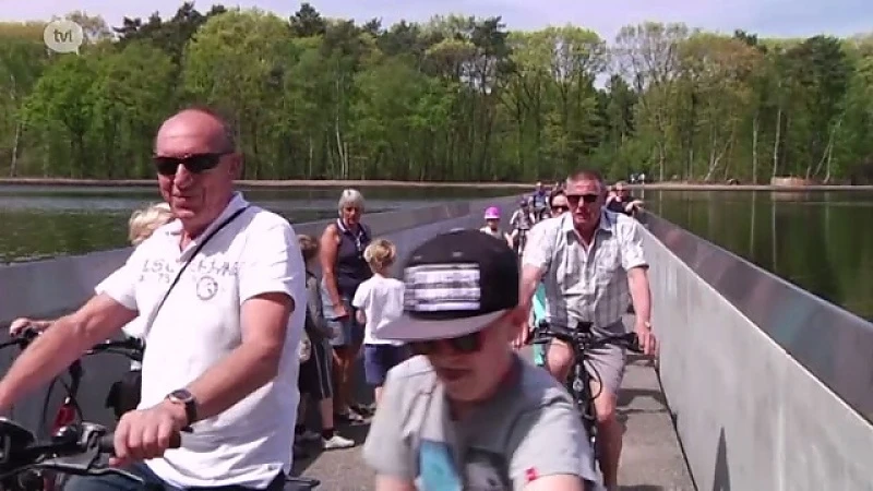 Files aan ''Fietsen door het Water'' in Bokrijk. Slachtoffer van eigen succes?