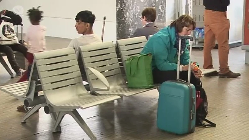Zitbanken in het station van Hasselt zijn terug