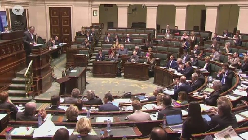 Regering is meerderheid kwijt volgens nieuwe opiniepeiling