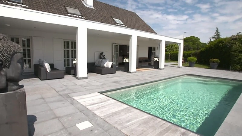 Luxe villa met zwembad in Maaseik