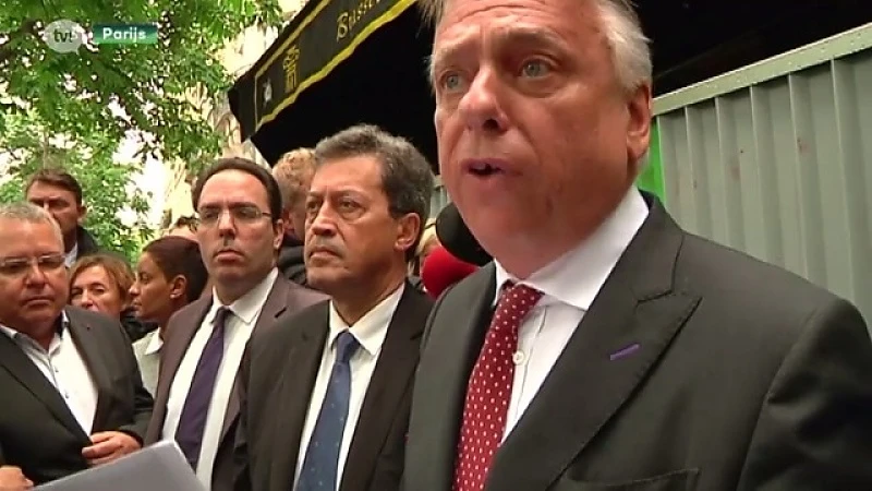 Parlementaire commissie Terreur op werkbezoek in Bataclan in Parijs