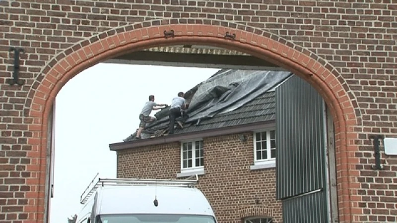 Tientallen daken beschadigd in Wellen