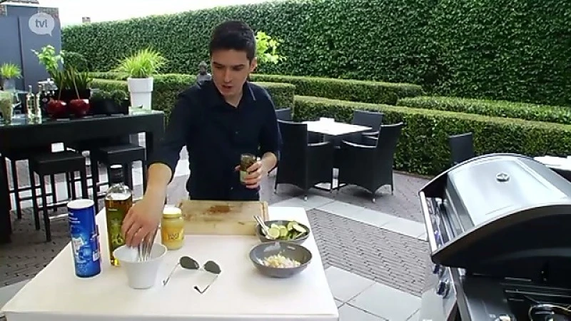 Lamskoteletjes, gegrilde courgette en salsa verde