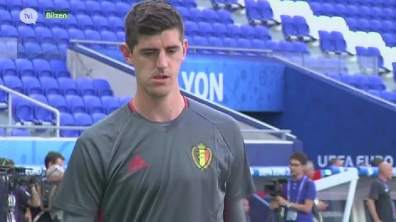 Thierry Courtois: "Thibaut kan nog met Wilmots door een deur"
