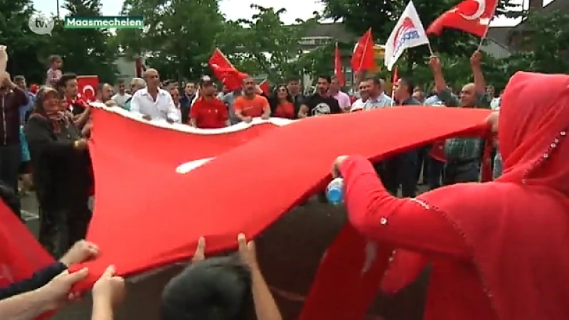 Vreedzame mars in Maasmechelen na mislukte staatsgreep Turkije
