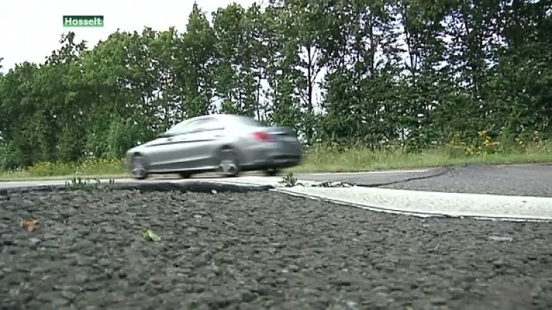 35,3 graden: asfalt komt omhoog op de E313 vlak bij Hasselt-Oost
