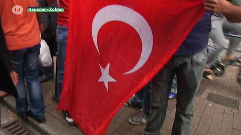 Limburgse Turken stappen mee in grote Pro-Erdogan-betoging in Köln
