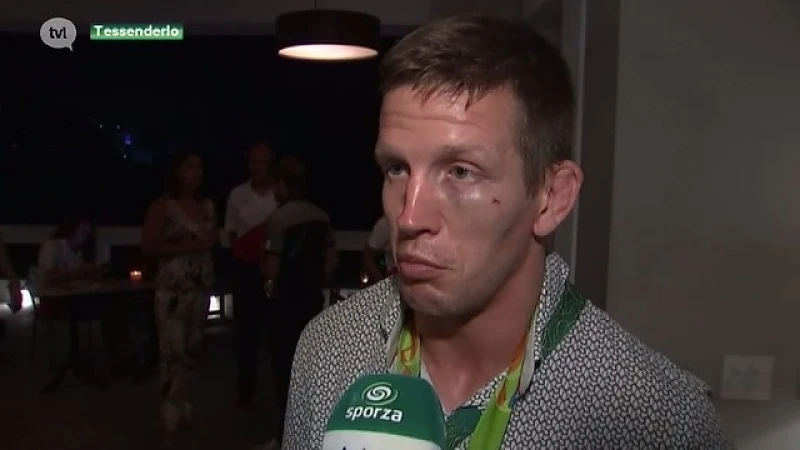 Dirk Van Tichelt viert bronzen medaille met blauw oog