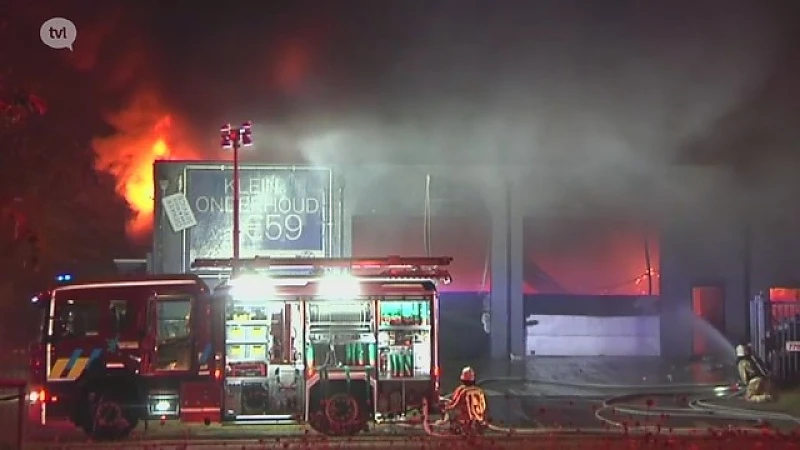 Zware brand vernielt garagebedrijf in Genk