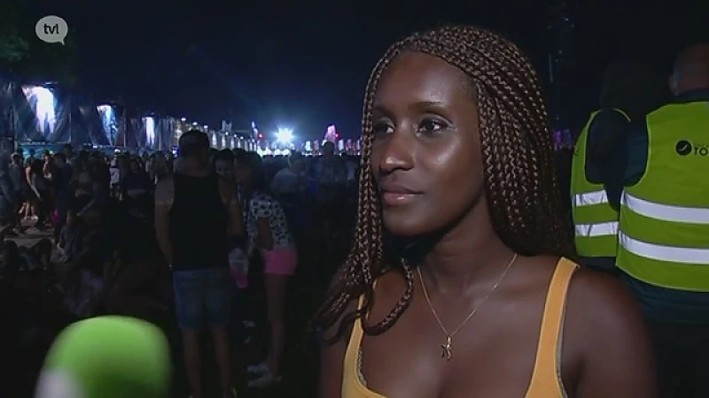 Rihanna laat fans uur wachten