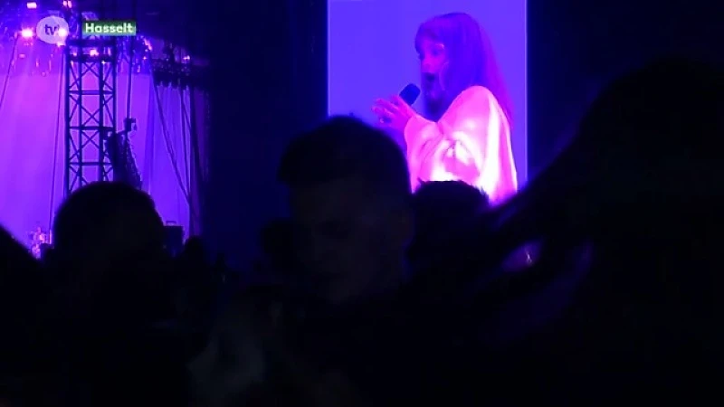 Pukkelpoppers: "Rihanna is een stom wijf!"