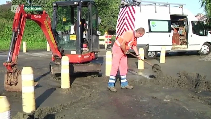 Waterlek zet buurt zonder water in Beringen