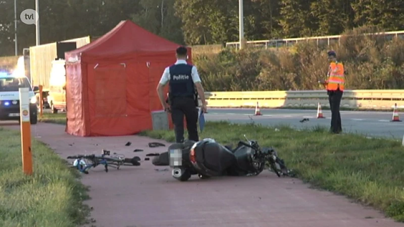 Fietser overlijdt na botsing met scooter