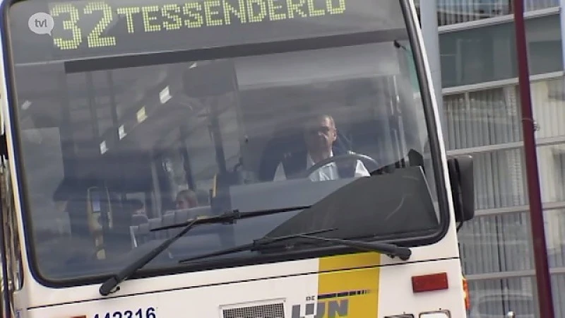 Check vandaag nog de uren van je bus want morgen gaat de nieuwe dienstregeling in van De Lijn.