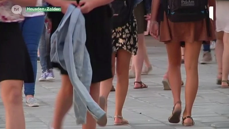 Dertig graden maar te korte rokjes zijn niet welkom op school