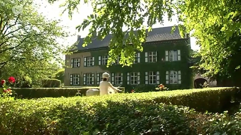 Oude jeneverstokerij in Rotem