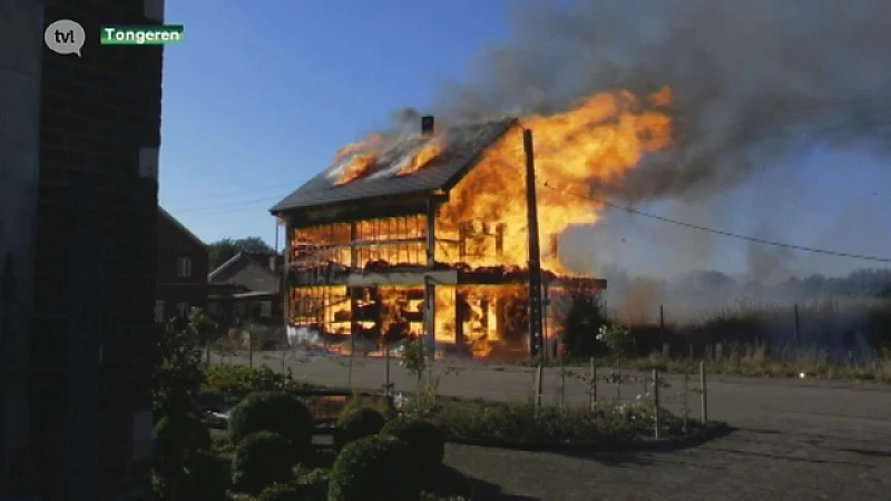 Hevige brand legt strobalenwoning in Tongeren in de as