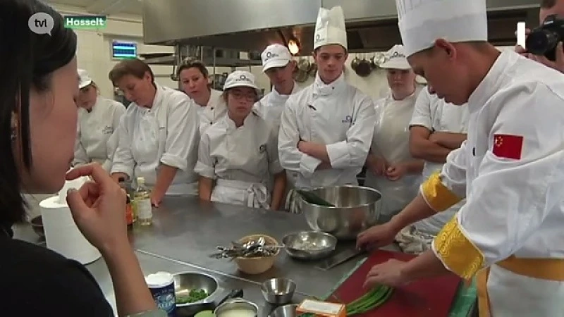 Chinezen leren studenten hotelschool Chinees koken