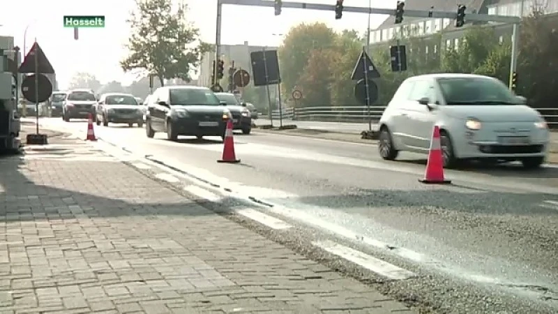 Enorme verkeershinder door oliespoor op Kempische Steenweg in Hasselt