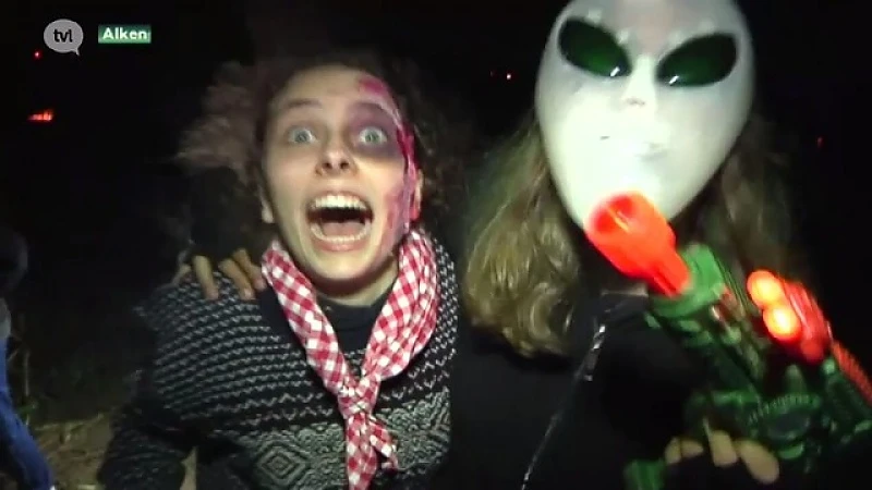 Duizenden mensen griezelen tijdens halloweentocht Alken