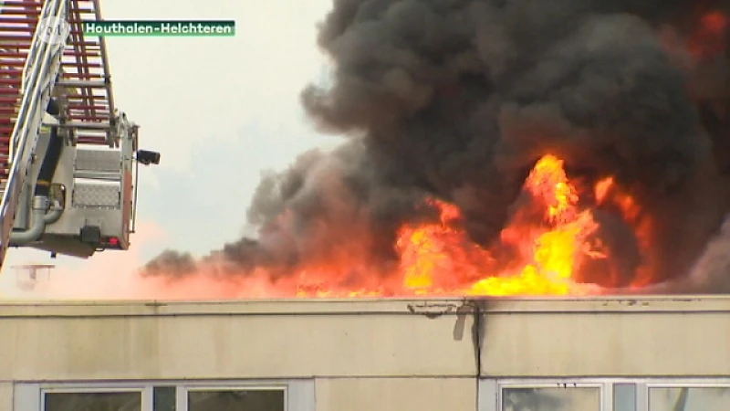 Zware brand op bedrijventerrein in Houthalen-Helchteren