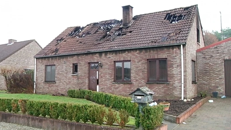Brandweer Beringen urenlang in de weer voor dakbrand