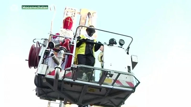 Sinterklaas gered van dak in Maasmechelen