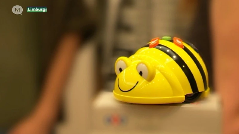 Robot Bee Bot leert kleuters op jonge leeftijd programmeren