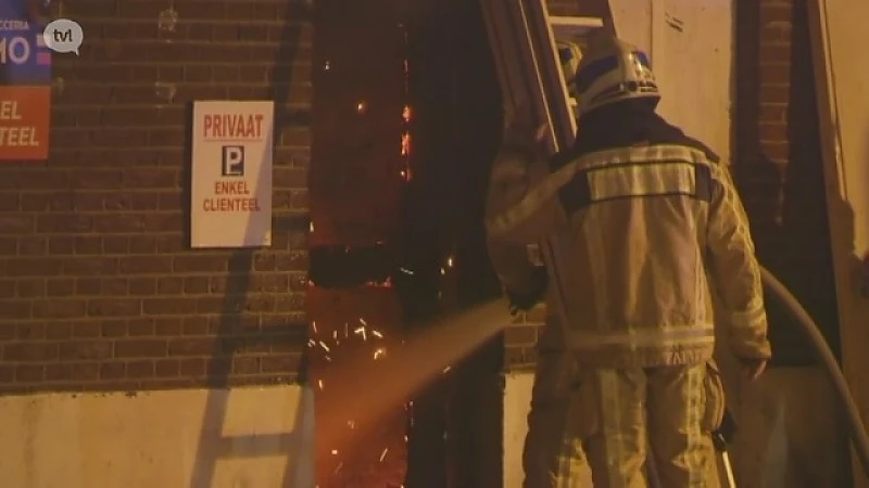 Hevige brand legt leegstand pand in Maasmechelen volledig in de as