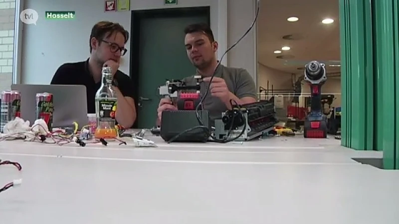 Een printer die een schietende robot wordt? Studenten maken iets hip van oude elektronica
