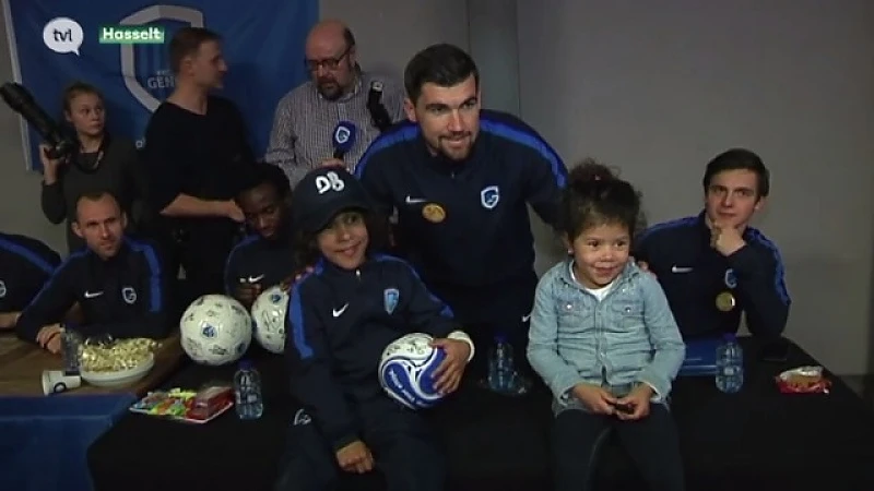 Kinderen ontmoeten spelers Racing Genk tijdens Kids Day